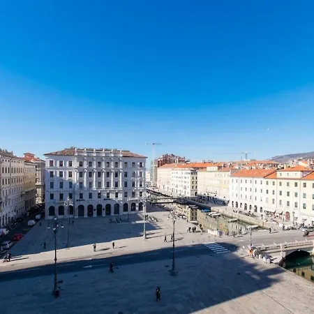 6 Ponterosso - Luxury Attic דירה טריאסטה