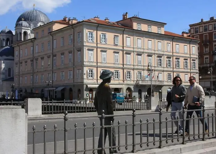 6 Ponterosso - Luxury Attic Appartement Trieste